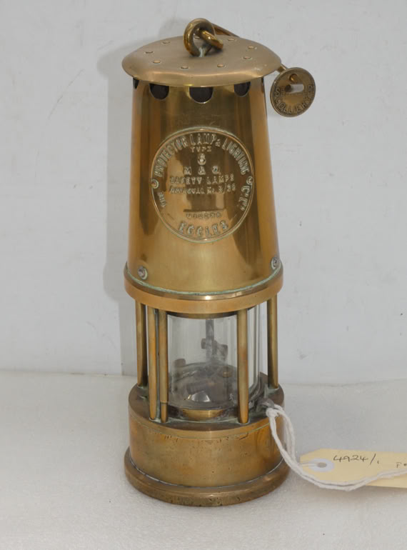 Auction lot image 9